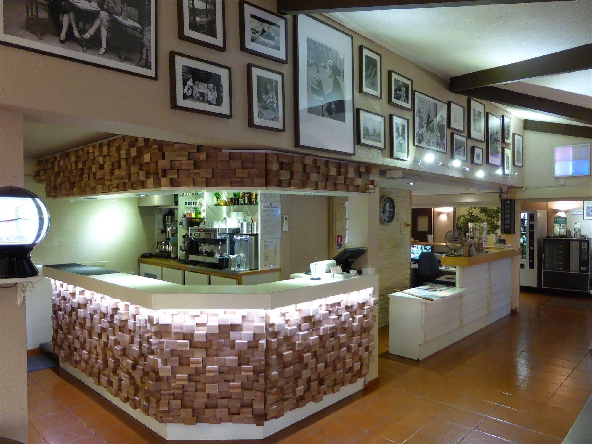 Hotel & Restaurant Heliotel Montferrier-sur-Lez Esterno foto
